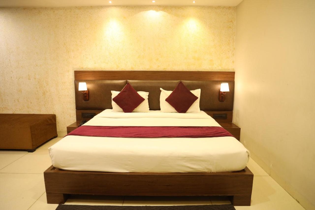 Hotel La Pearl Naiapura Luaran gambar
