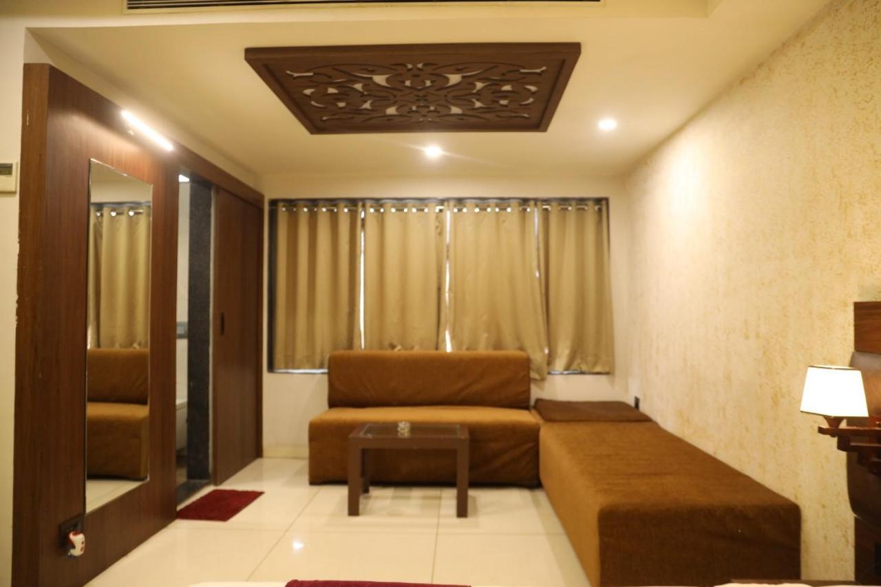 Hotel La Pearl Naiapura Luaran gambar