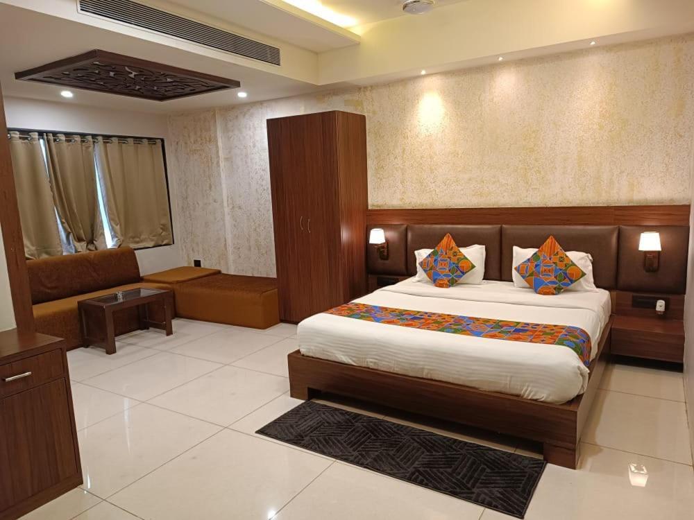 Hotel La Pearl Naiapura Luaran gambar
