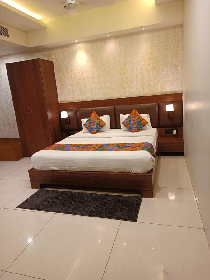 Hotel La Pearl Naiapura Luaran gambar