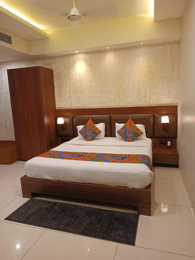 Hotel La Pearl Naiapura Luaran gambar